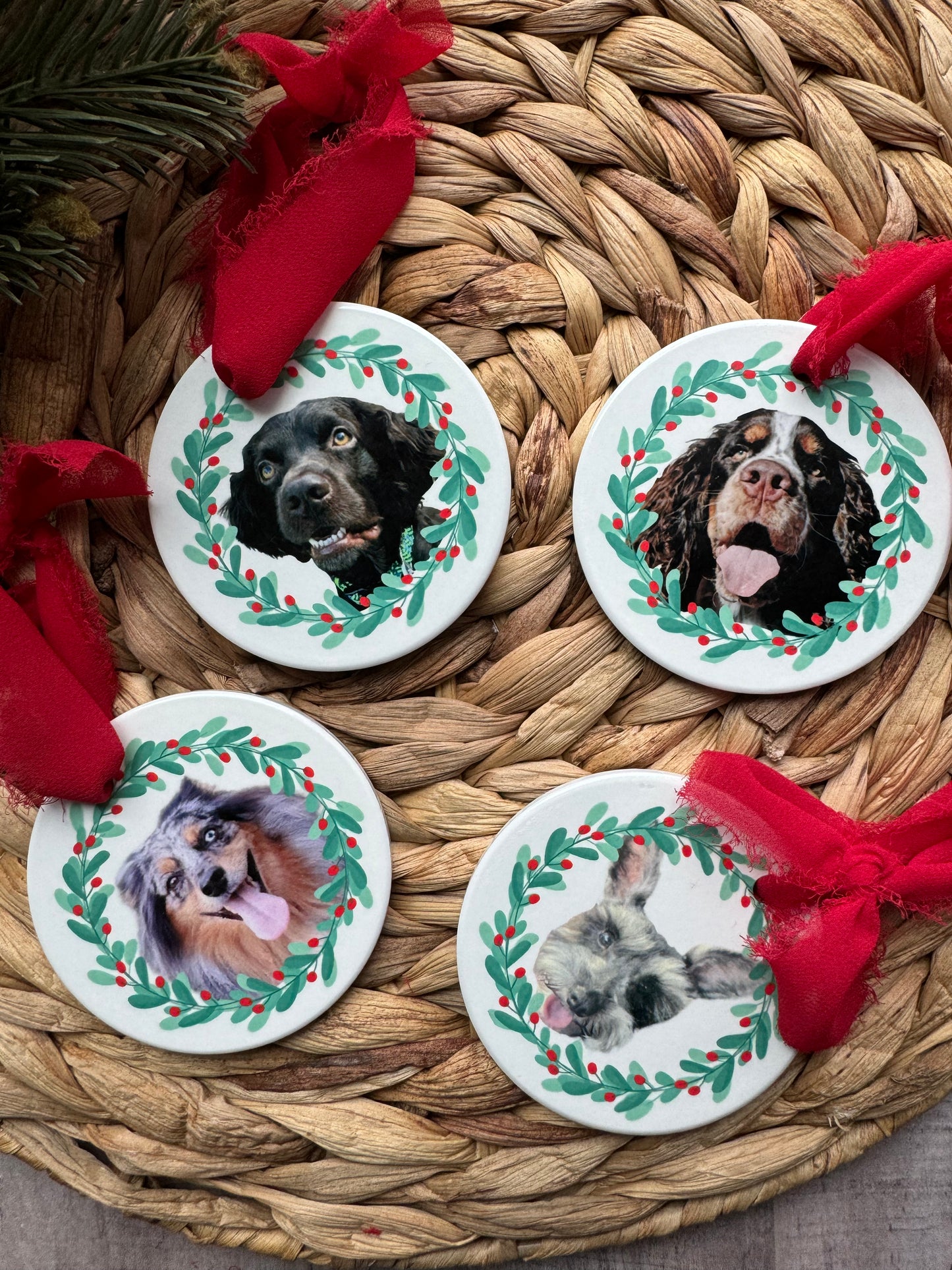 Custom Ceramic Pet Holiday Ornament (CIRCLE)